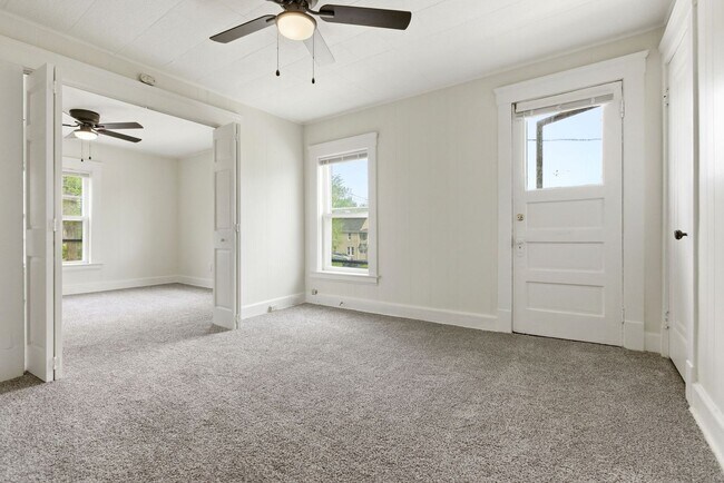 Building Photo - 689 Midland Ave