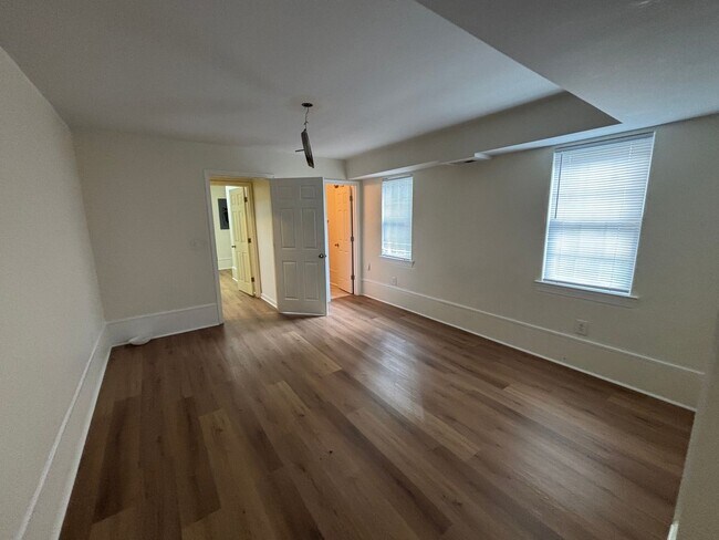 Building Photo - 3 Bed 3 Bath Garage Apartment Home
