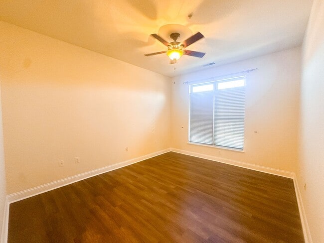 Building Photo - 450 E Ohio Unit 117