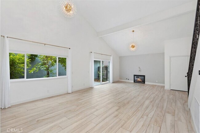 Building Photo - 26451 Vía Juanita