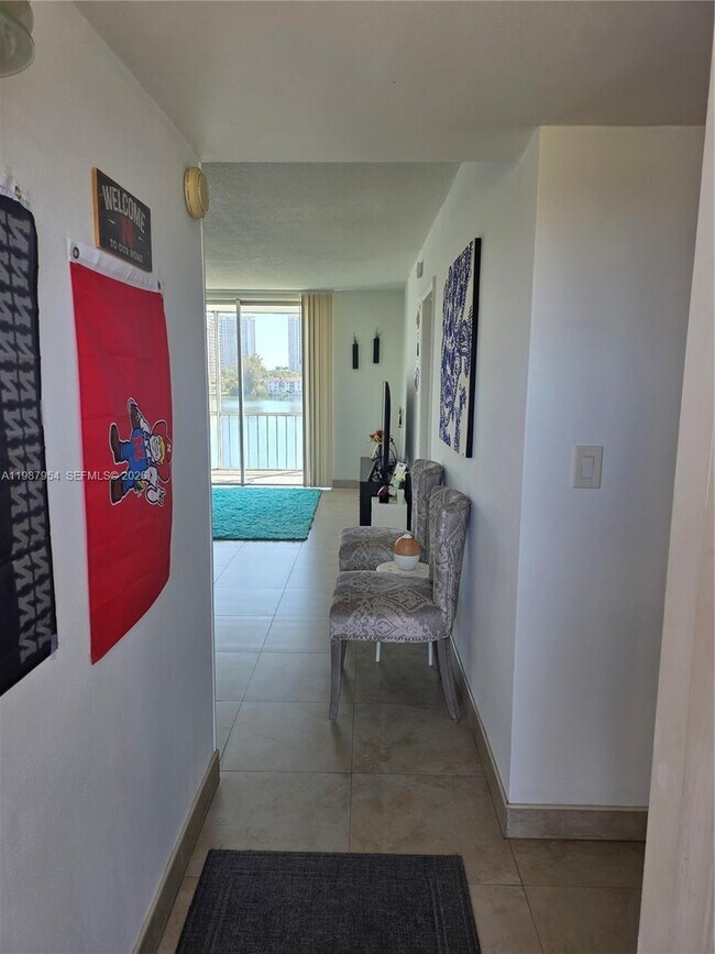 Building Photo - 2861 Leonard Dr