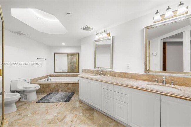 Building Photo - 9559 Collins Ave