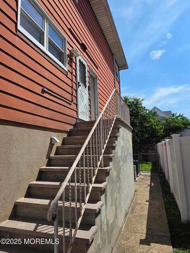 Building Photo - 466 Jackson Ave