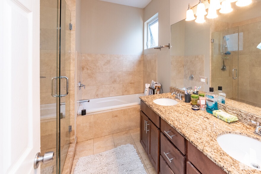 Building Photo - 2535 W Flournoy St