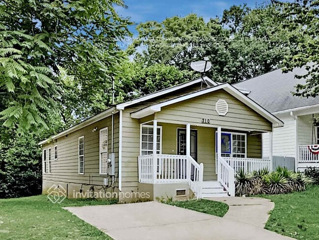 Building Photo - 210 Farrington Ave SE