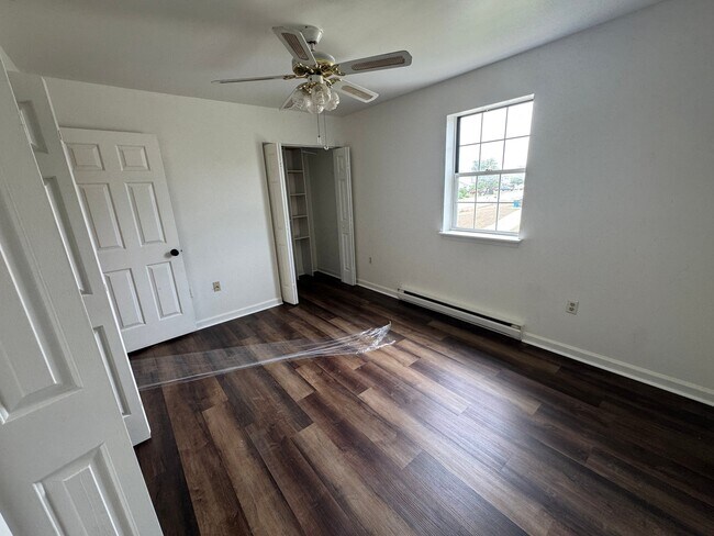 Building Photo - 1627 Blue Jay Dr