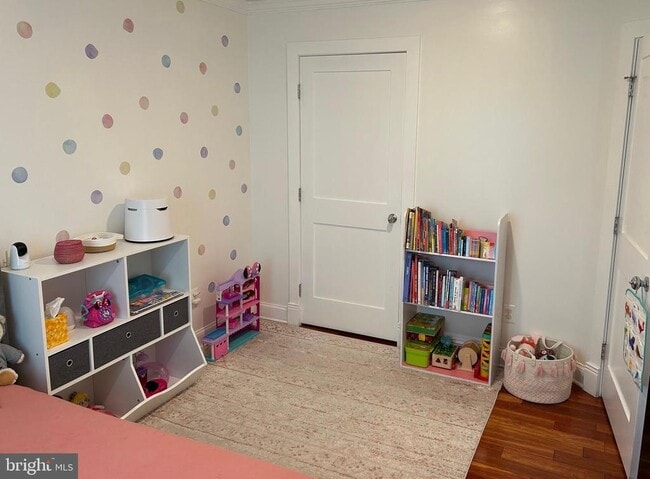 Building Photo - 820 W Glebe Rd