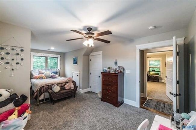 Building Photo - 1716 NE Wellman Ave