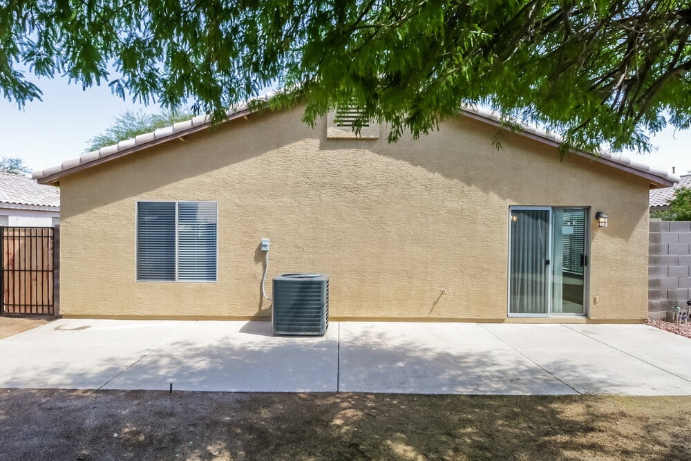 Building Photo - 16071 W Adams St