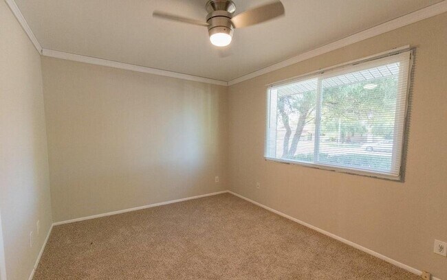 Building Photo - 2439 E Del Rio Dr