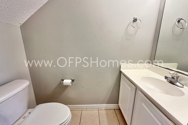 Building Photo - AVAILABLE NOW - Fort Walton Beach townhome!