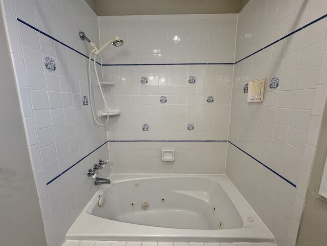 Building Photo - 793 Valley Rd