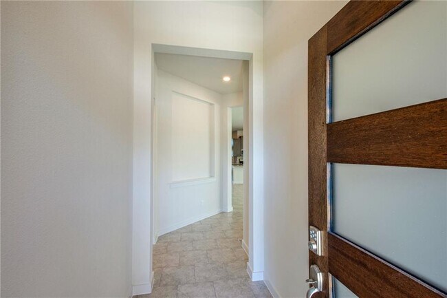Building Photo - 608 Saturnia Dr