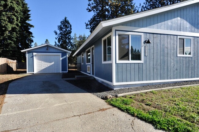 Building Photo - New Remodel 2 bed 1 bath