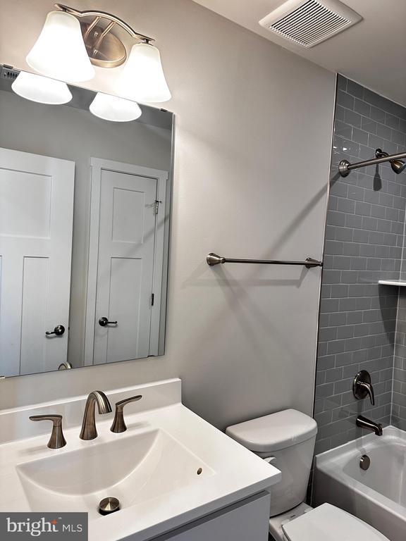 Building Photo - 30 Trotting Rd