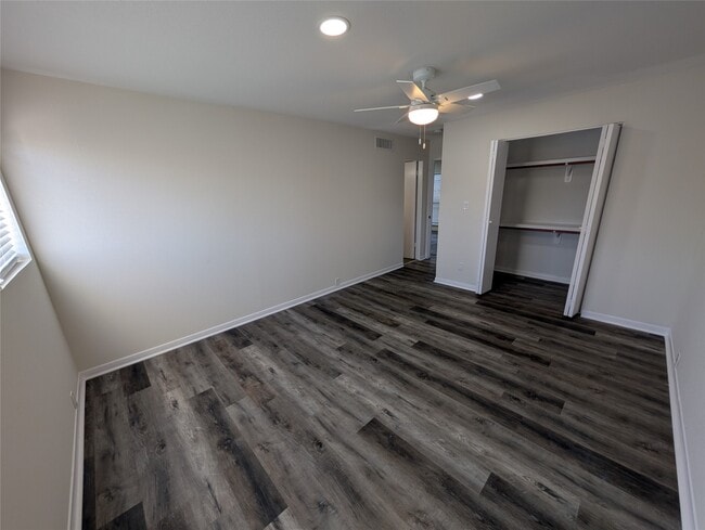 Building Photo - 2101 Fountain View Dr