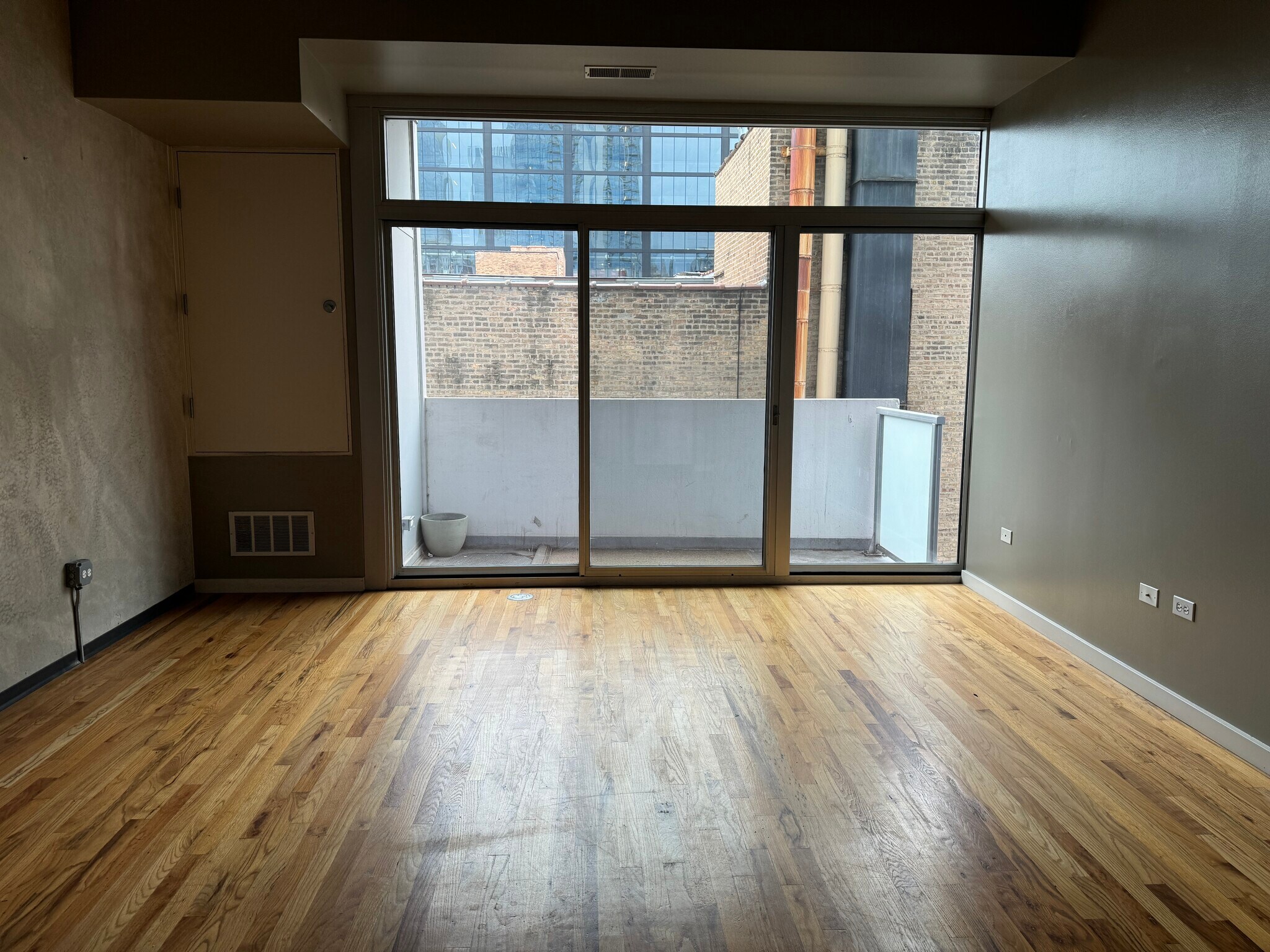 Building Photo - 630 N Franklin St