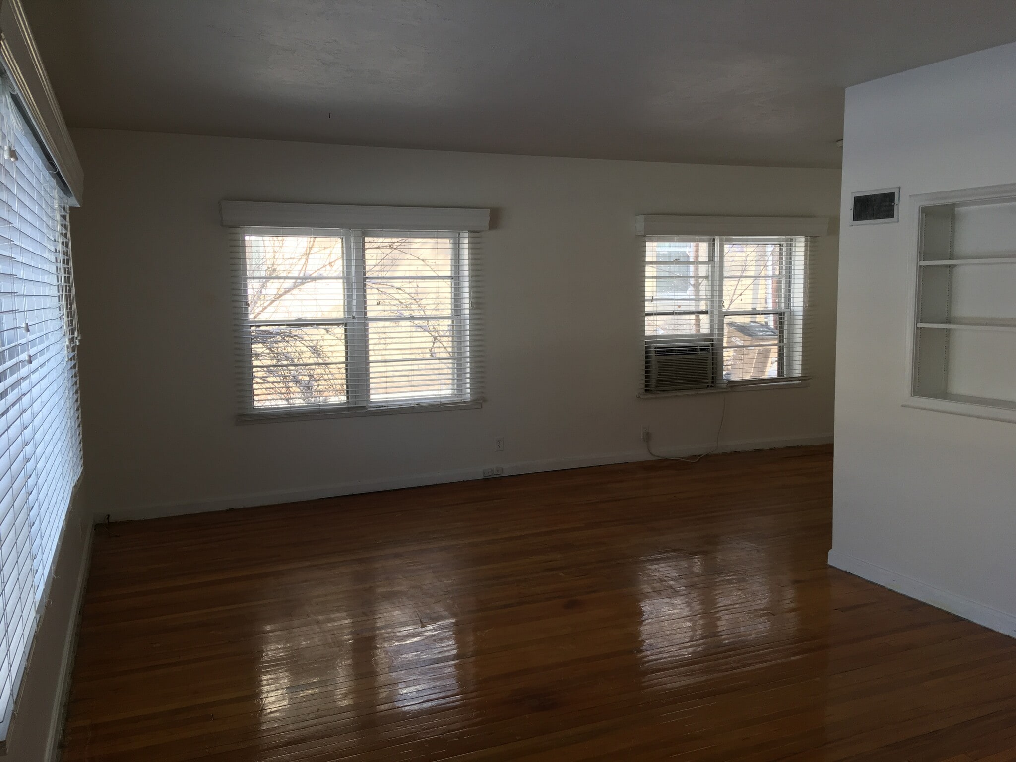 Extra Large Living/Dining Room - 768 E 900 S