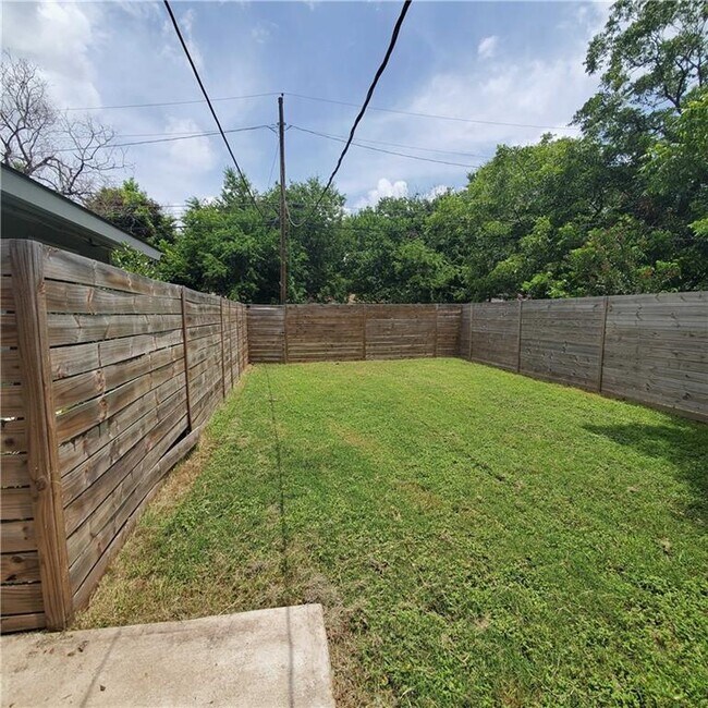 Building Photo - 2308 Devonshire Dr