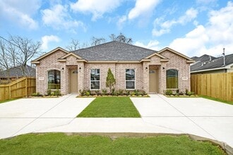 Building Photo - 9710 Tuffly St