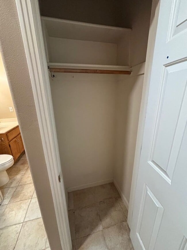 Building Photo - Three bed, two bath unit conveniently located off of Bell Road!