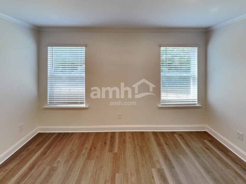 Building Photo - 6043 Rosemore Ln