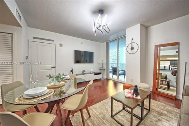 Building Photo - 170 SE 14th St