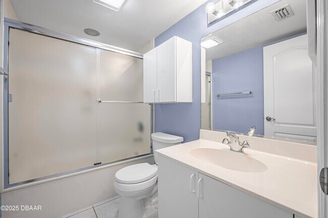 Building Photo - 3 Oceans W Blvd