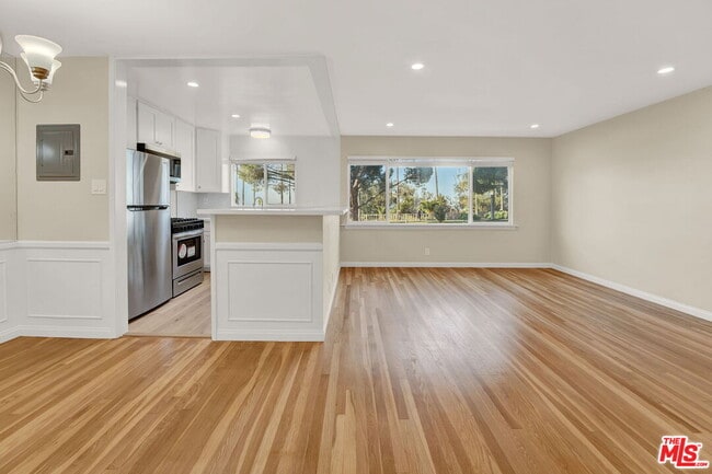 Building Photo - 433 Ocean Ave