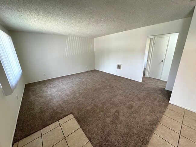 Building Photo - Downstairs 2 Bedroom + 1 Bath McKeon Condo