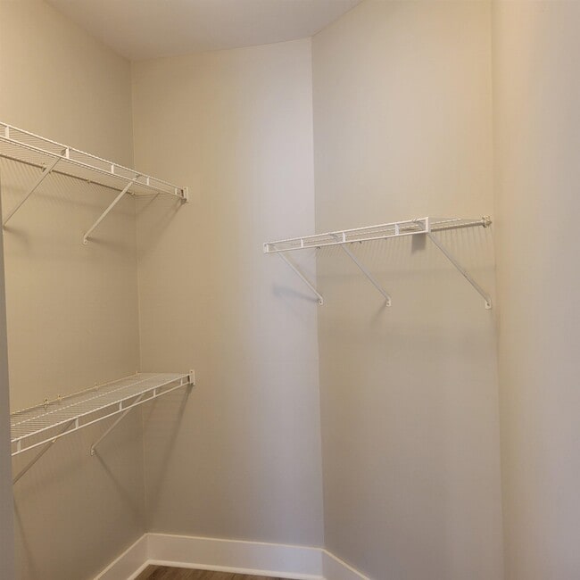 Building Photo - 1111 Surrey Ln