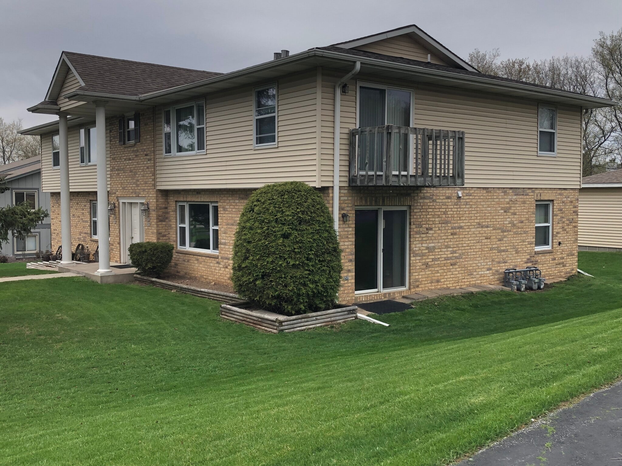 Building Photo - 402 Manchester Ln