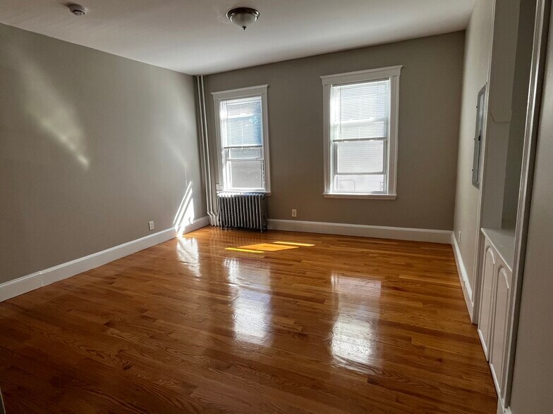Building Photo - 62 Fayston St