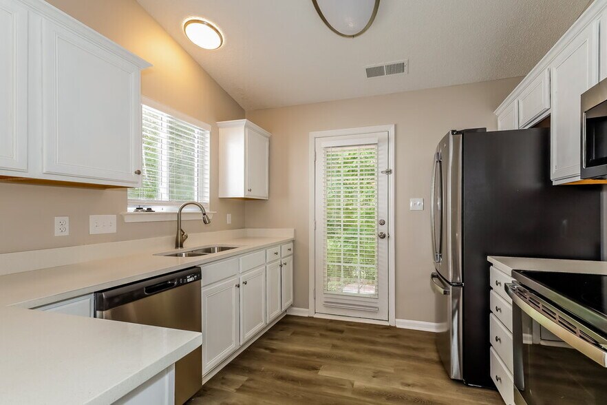 Building Photo - 3031 Salmon River Dr