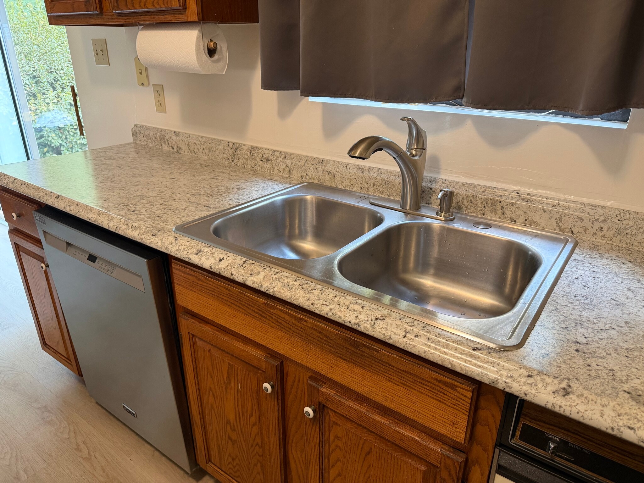 Sink, garbage disposal, dishwasher - 1808 Stephens St