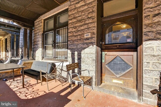 Building Photo - 4011 Pine St