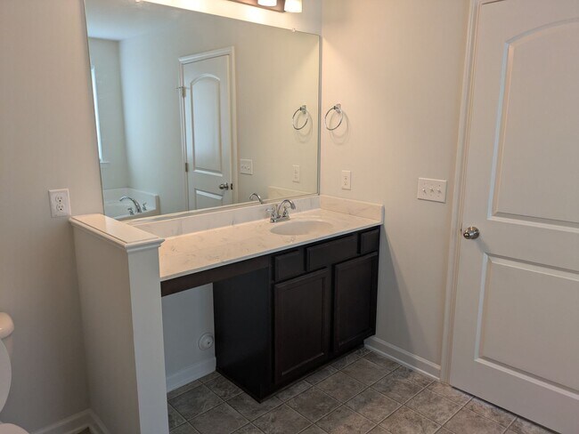 Building Photo - 2040 Perrin Ct