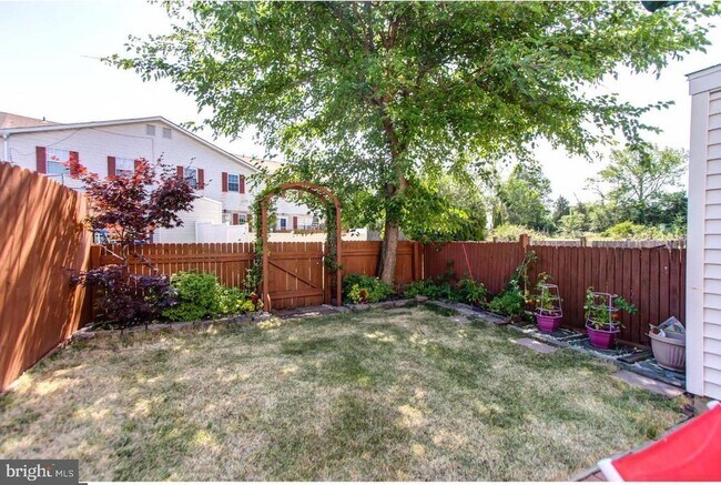 Building Photo - 22 Mimosa Ct