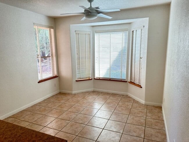 Building Photo - HOUSE - VILLAGE OF OAK CREEK