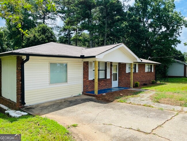 Building Photo - 2270 Pope Rd