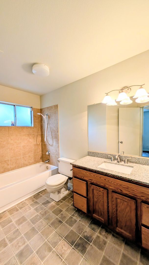 Building Photo - Beautiful 3BD/2BTH Single Family Home on C...
