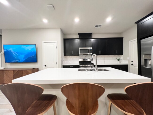 Building Photo - 1096 Delpy View Point