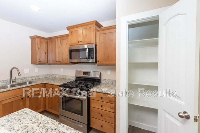 Building Photo - 1523 Purple Finch St