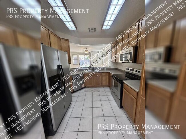 Building Photo - 2778 E Devon Ct
