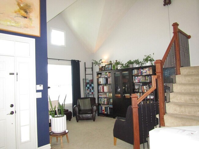 Building Photo - 2084 Kittridge Dr