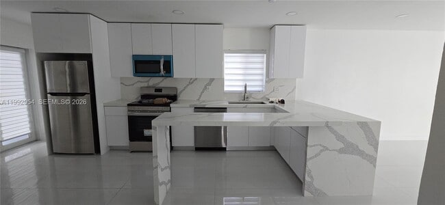 Building Photo - 1284 W 38th Pl