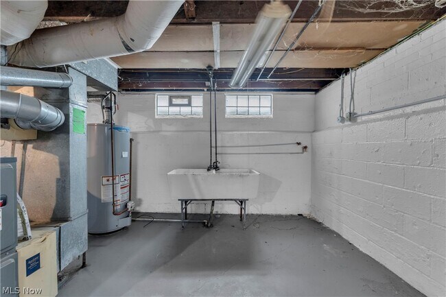 Building Photo - 14404 Rockside Rd
