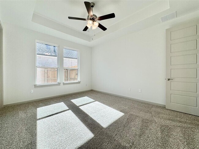 Building Photo - 500 Deerpath St