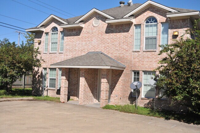 Primary Photo - 2300 Cornell Dr