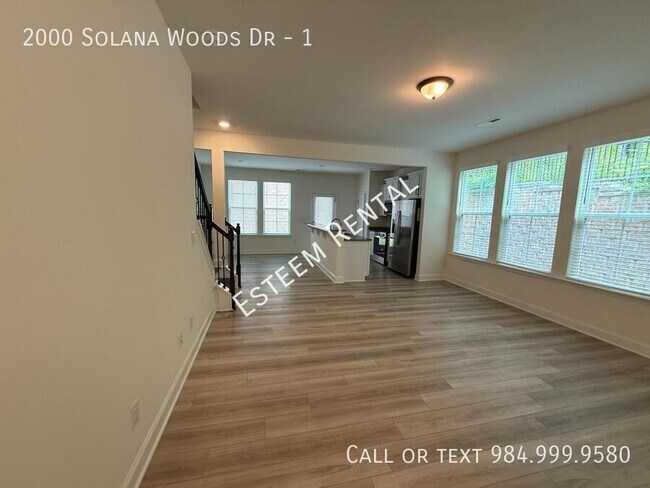 Building Photo - 2000 Solana Wds Dr